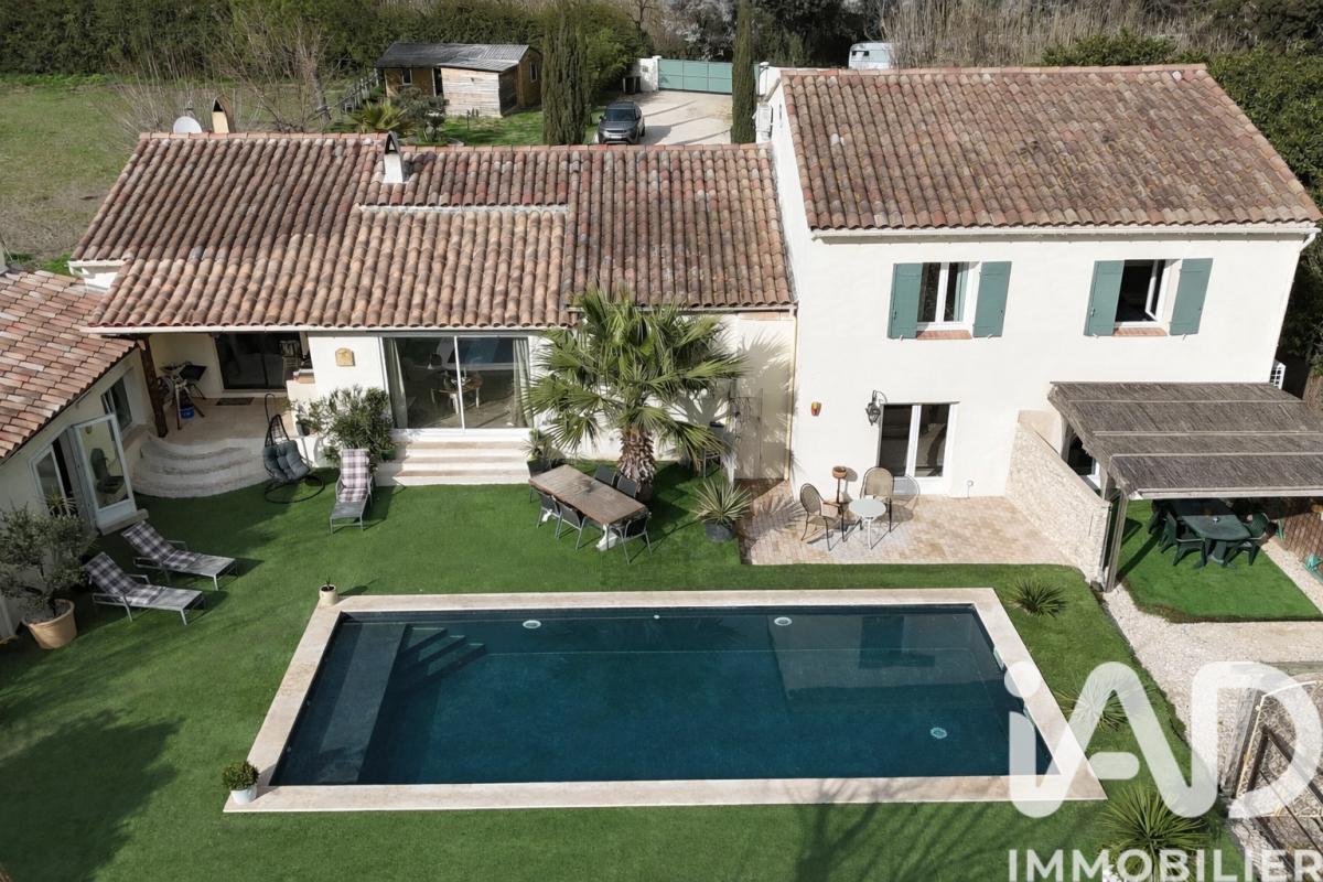 Maison 7 Pièce(s) Eyragues