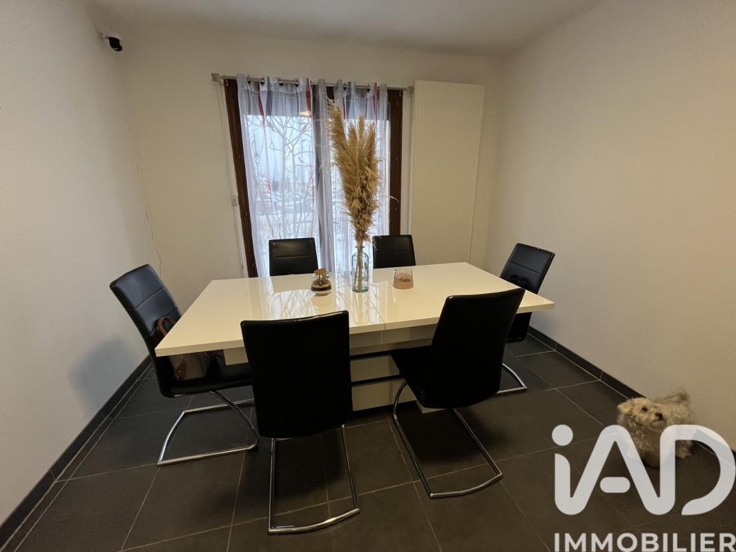 Maison 4 Pièce(s) La Brosse-Montceaux