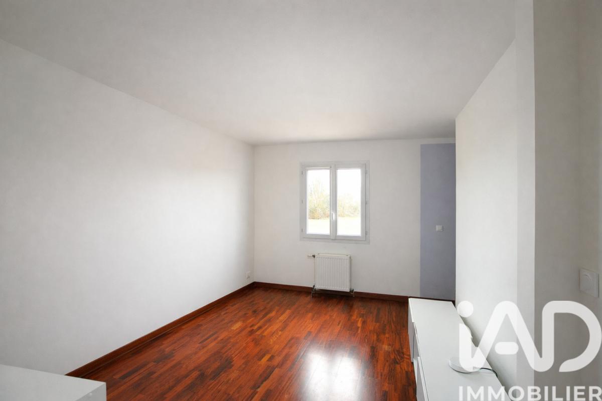 Maison 8 Pièce(s) Mandres-les-Roses - Photo 12