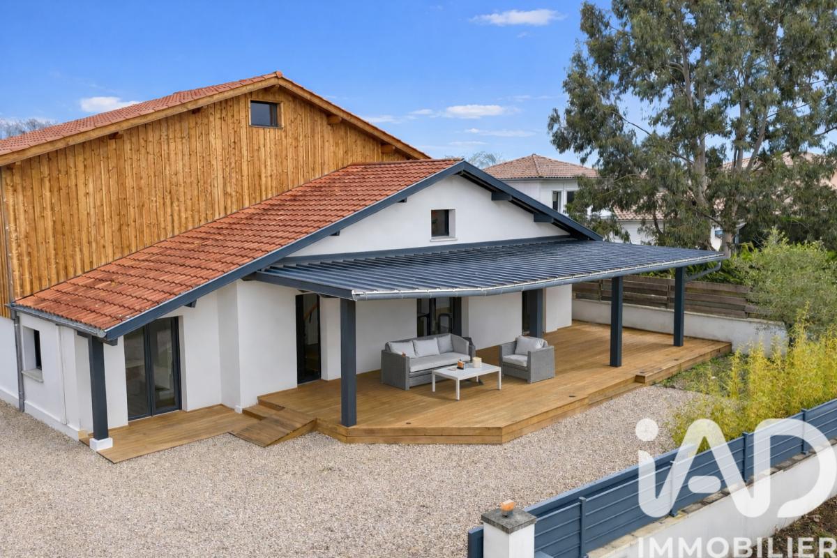 Villa 6 Pièce(s) Tosse