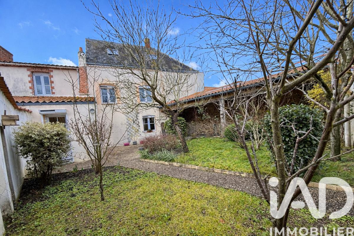Maison 6 Pièce(s) Le Poiré-sur-Vie