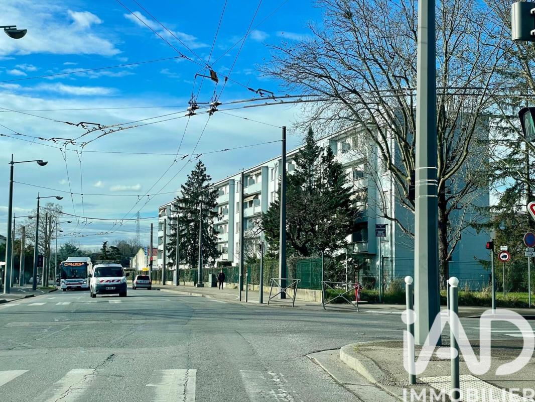 Appartement 3 Pièce(s) Vaulx-en-Velin