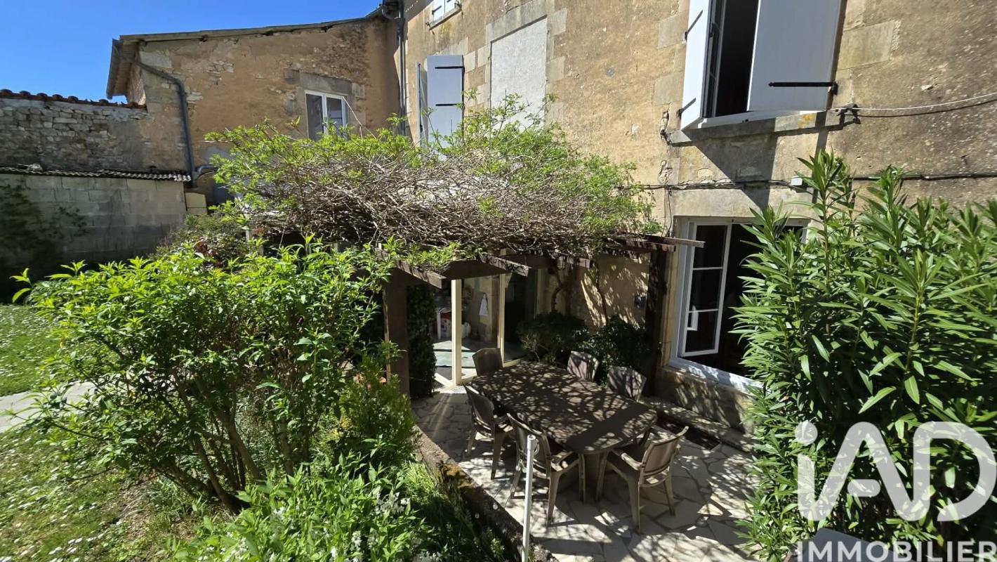 Maison 8 Pièce(s) Valence-en-Poitou - Photo 2