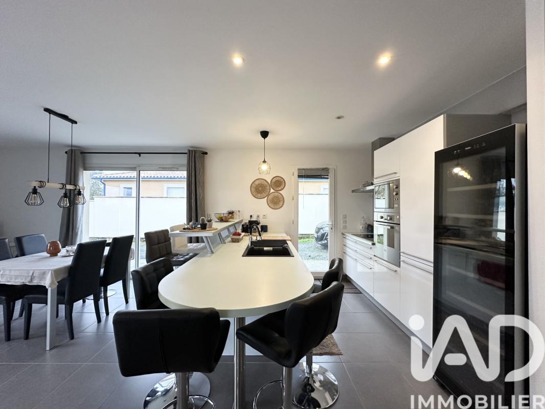 Maison 4 Pièce(s) Carbon-Blanc