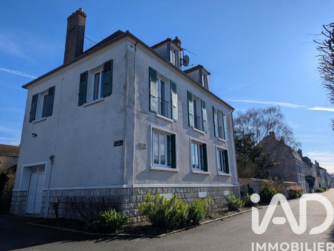 Maison de ville 7 Pièce(s) Neuvy-sur-Loire