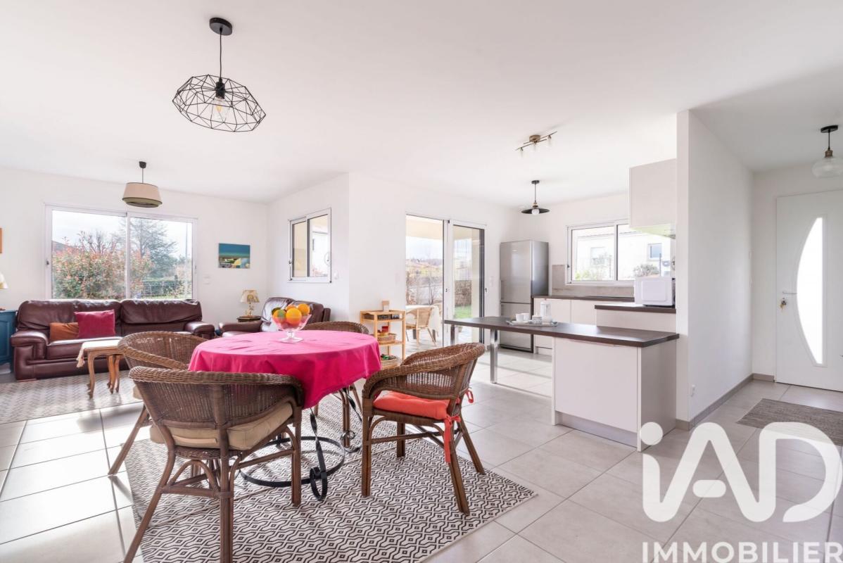 Maison 5 Pièce(s) Commelle-Vernay