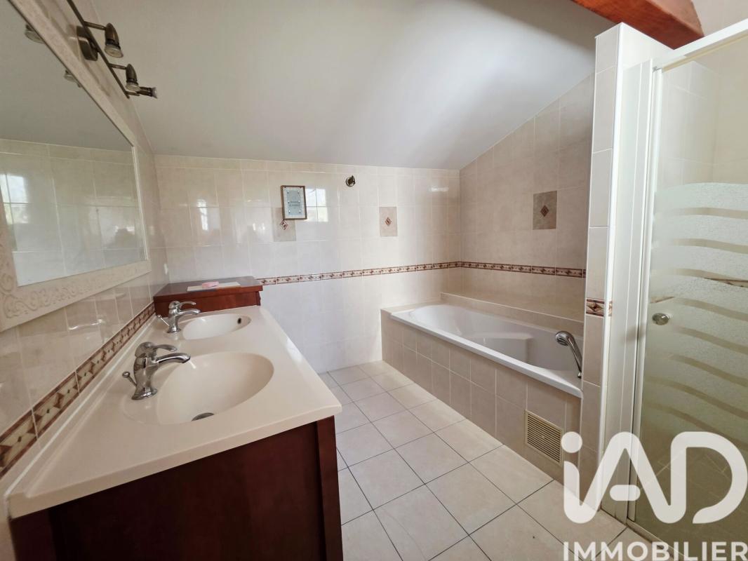 Maison 9 Pièce(s) Saint-Genis-d'Hiersac - Photo 12