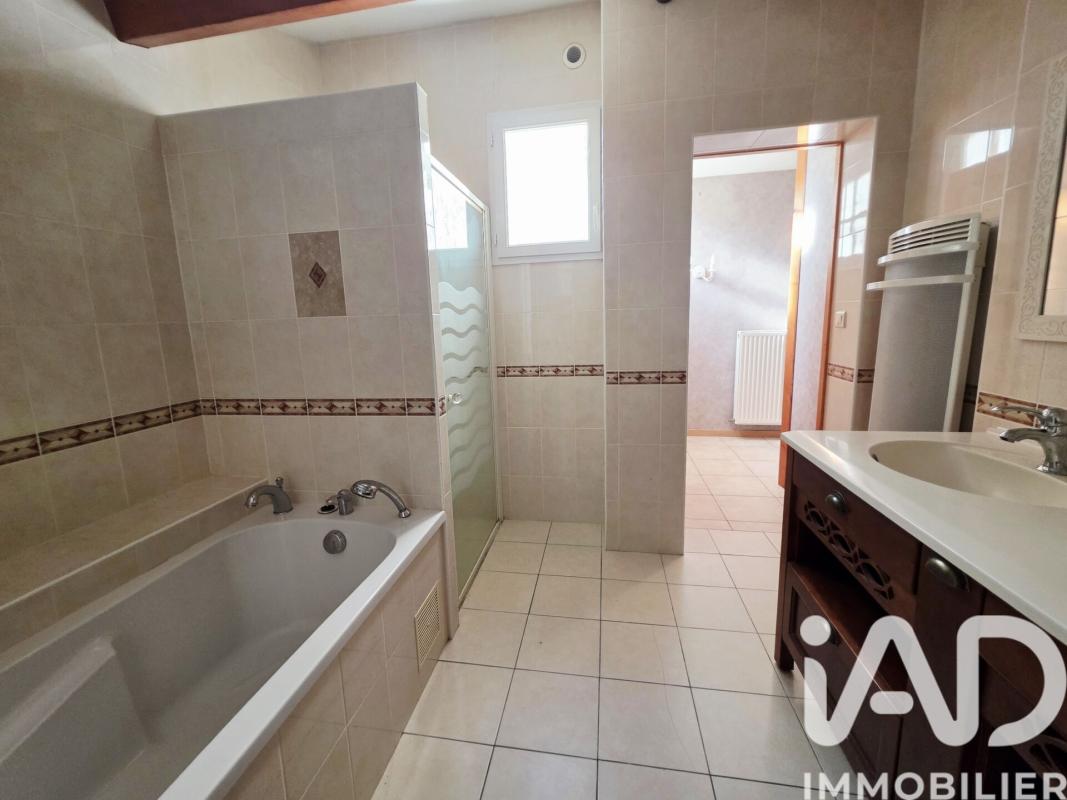 Maison 9 Pièce(s) Saint-Genis-d'Hiersac - Photo 13