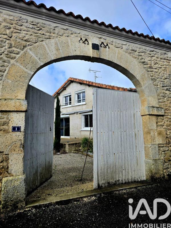 Maison 9 Pièce(s) Saint-Genis-d'Hiersac - Photo 1