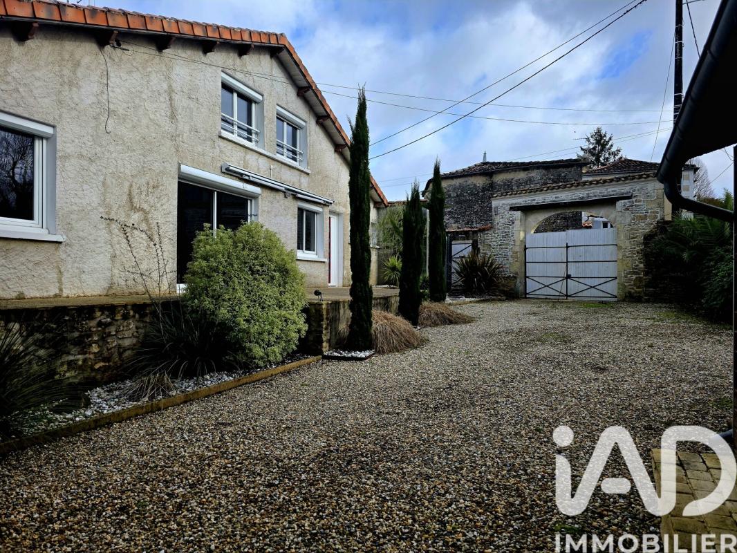 Maison 9 Pièce(s) Saint-Genis-d'Hiersac - Photo 4