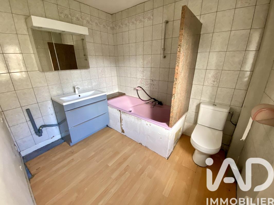 Immeuble  Château-Renard - Photo 11
