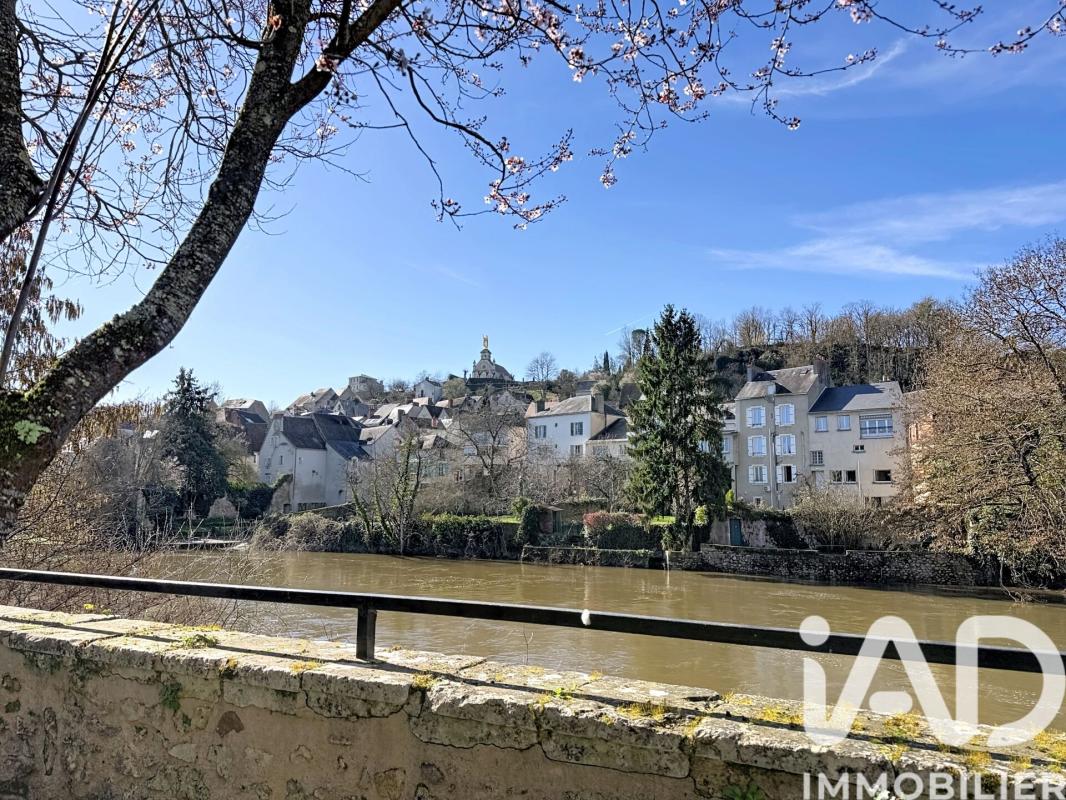 Immeuble  Argenton-sur-Creuse - Photo 1