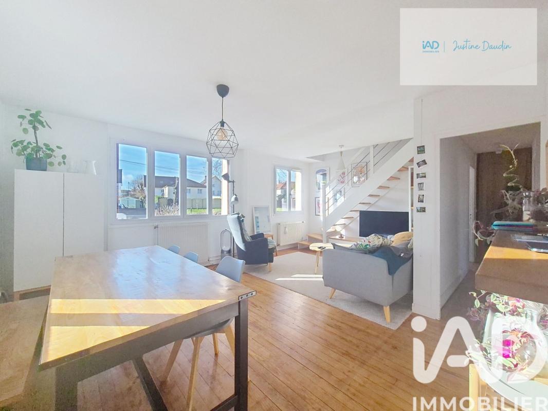 Maison 4 Pièce(s) Le Coudray-Montceaux