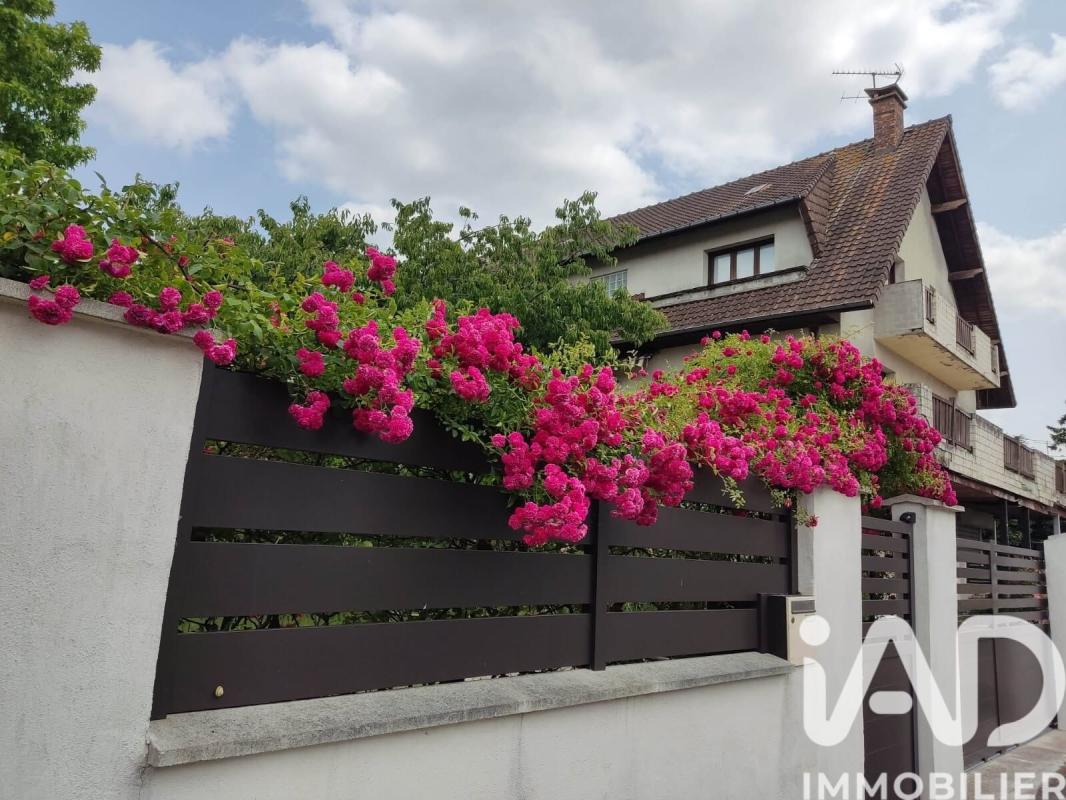 Maison 8 Pièce(s) Grigny