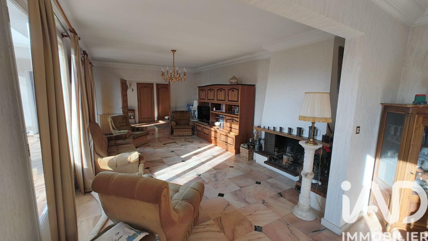 Maison 12 Pièce(s) Puy-Guillaume