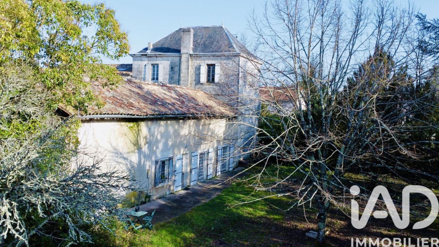 Maison 8 Pièce(s) Barbezieux-Saint-Hilaire