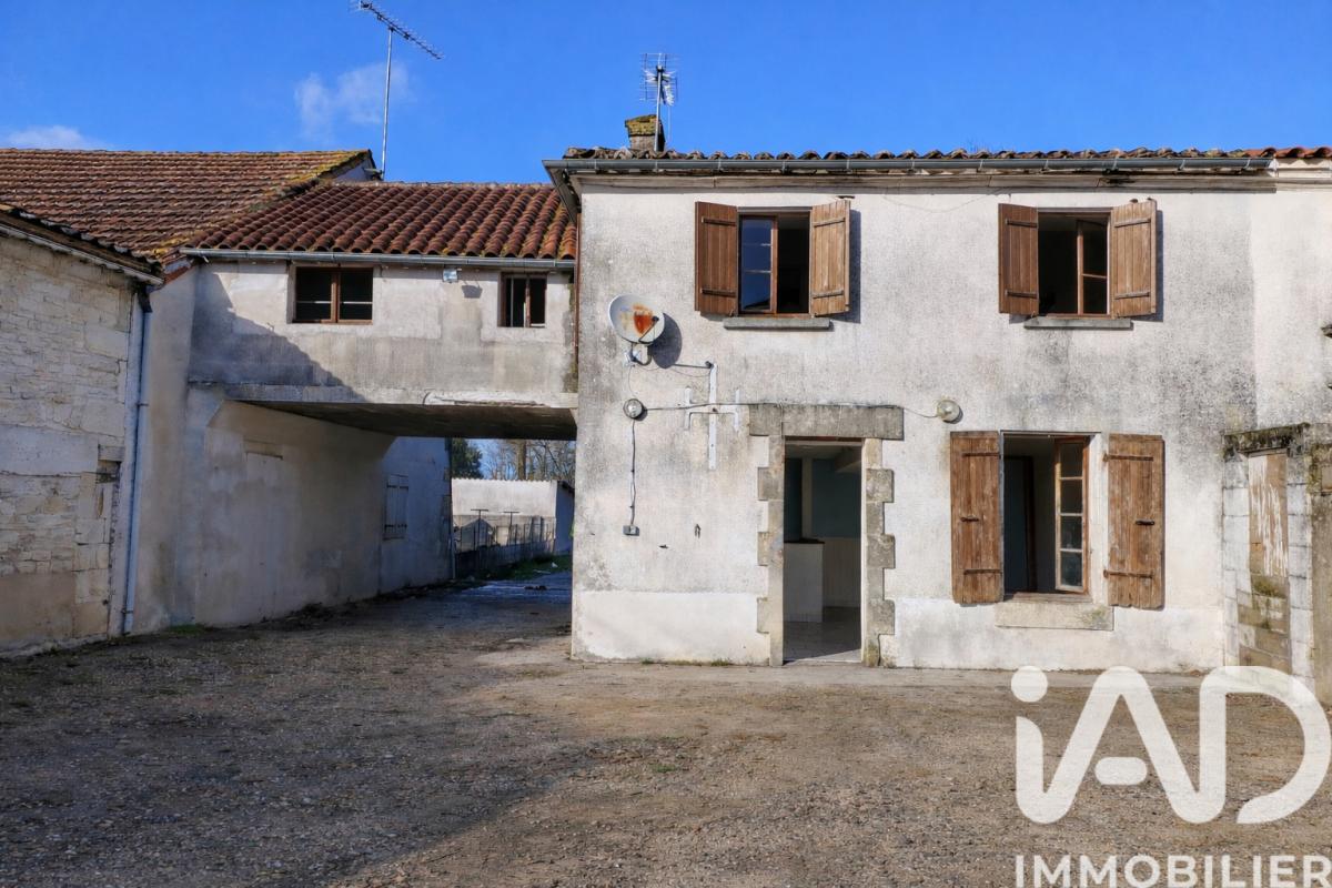 Maison 7 Pièce(s) Sigogne - Photo 1