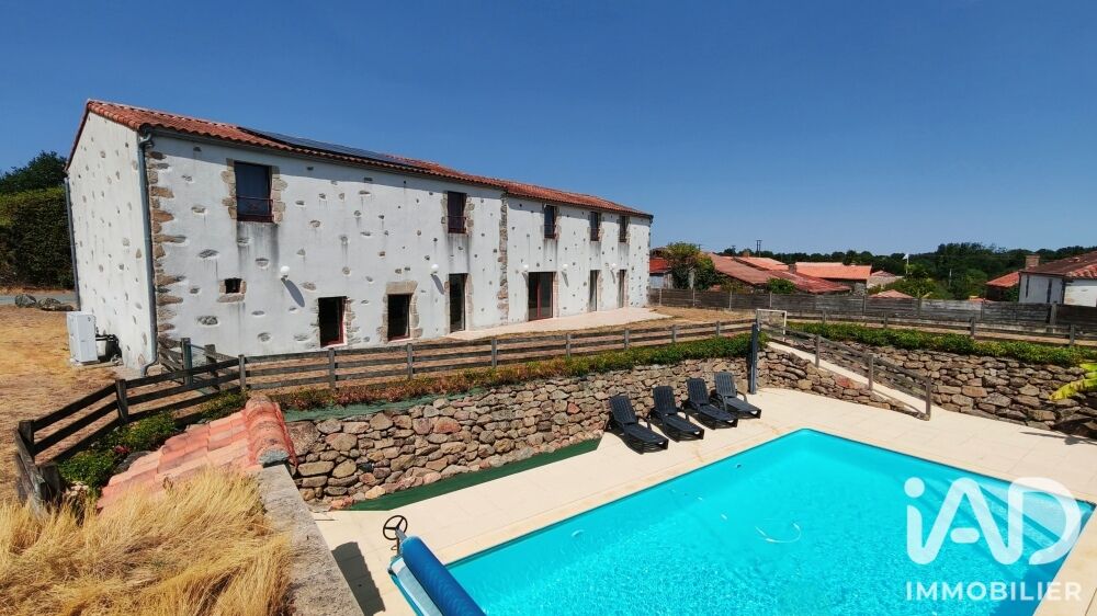 Maison 8 Pièce(s) Le Poiré-sur-Vie - Photo 1