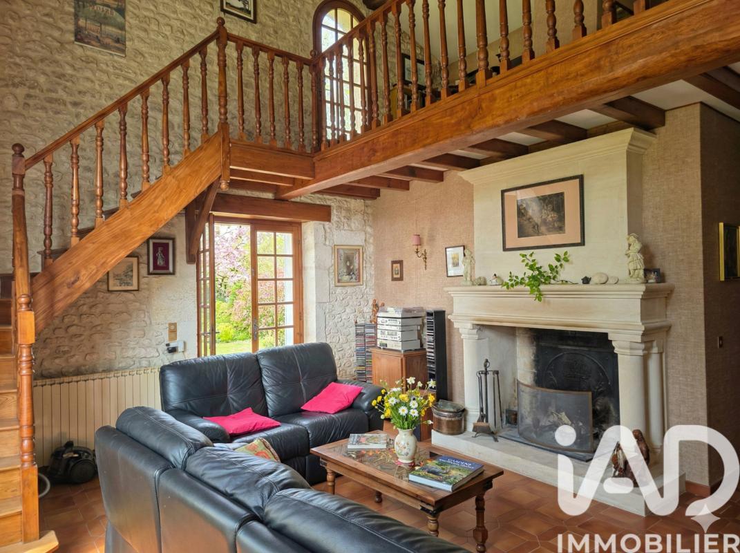 Maison 7 Pièce(s) Salles-d'Angles