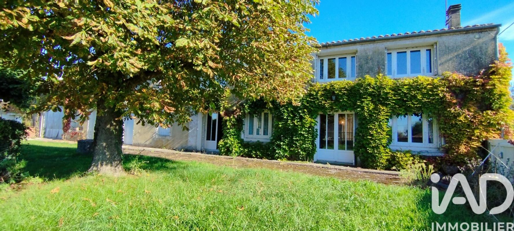 Maison de village 5 Pièce(s) Saint-Georges-de-Longuepierre