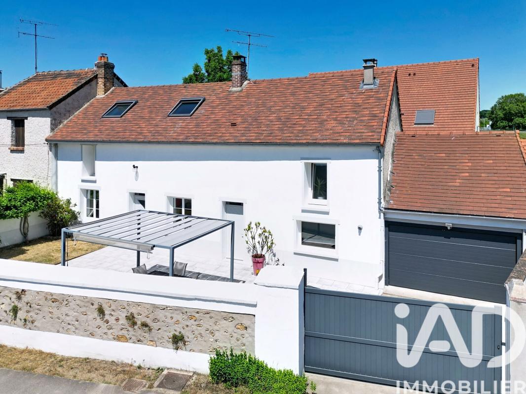 Maison longère 7 Pièce(s) Bruyères-le-Châtel