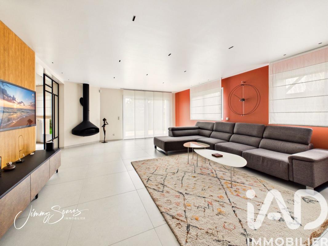 Maison traditionnelle 8 Pièce(s) Chevry-Cossigny