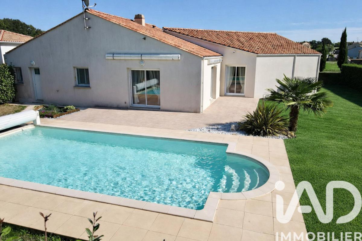 Maison traditionnelle 5 Pièce(s) Le Champ-Saint-Père