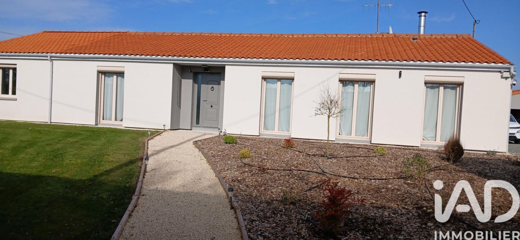 Maison 6 Pièce(s) Vendrennes