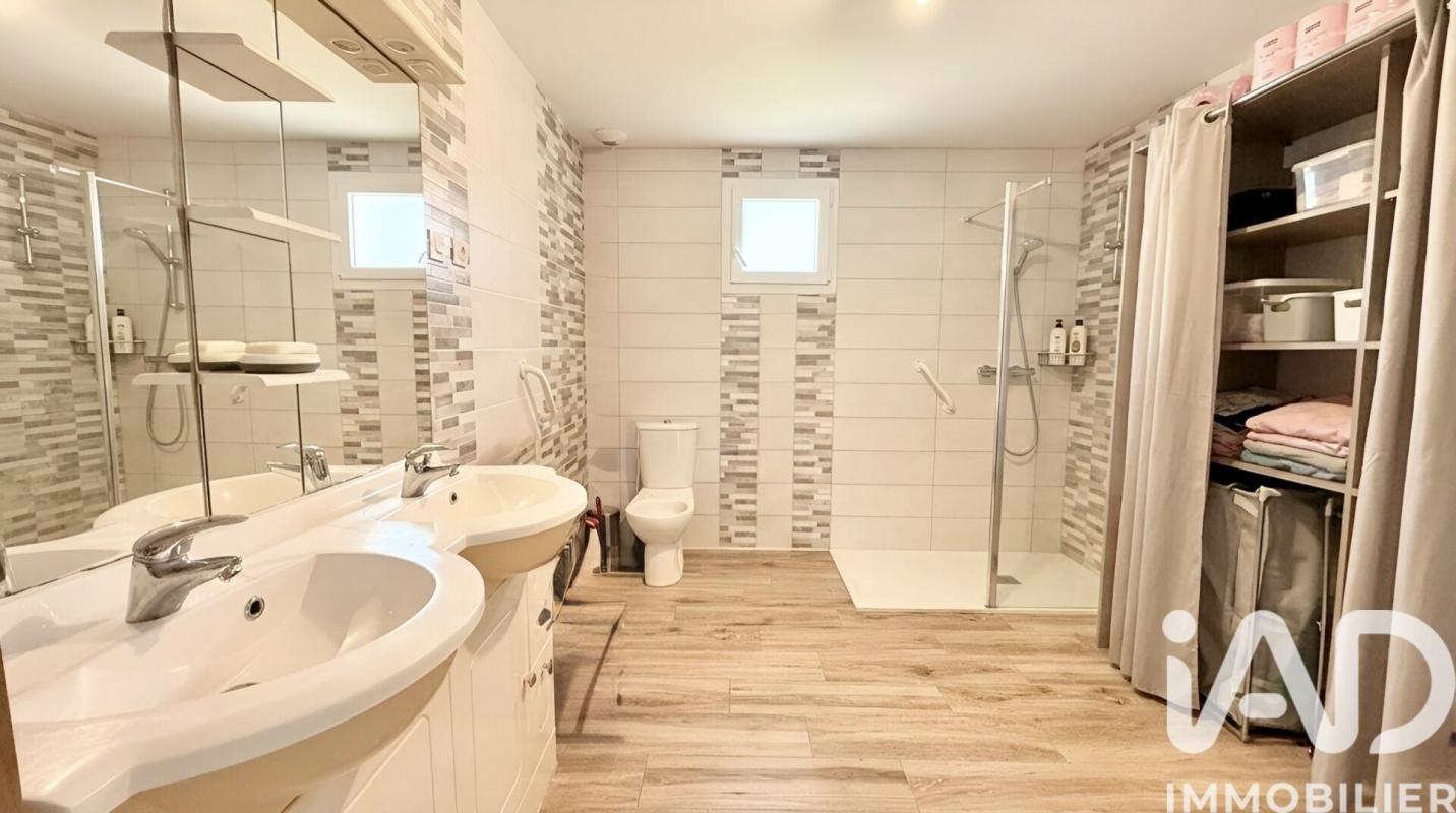 Maison 8 Pièce(s) Montendre