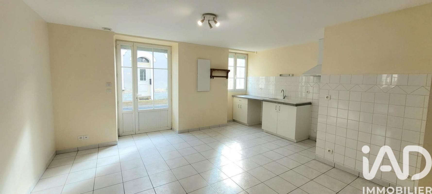 Maison de village 5 Pièce(s) Nieuil-l'Espoir
