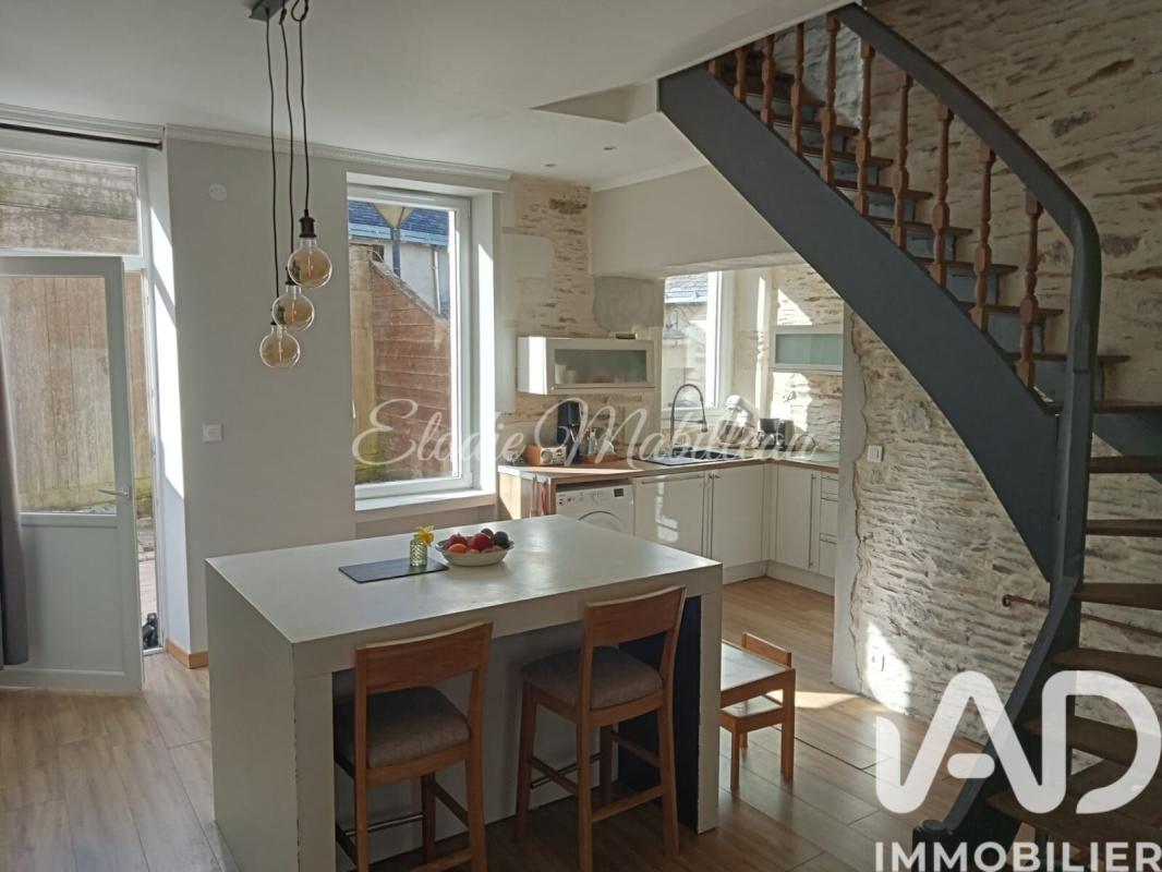 Maison de village 5 Pièce(s) Saint-Clément-de-la-Place