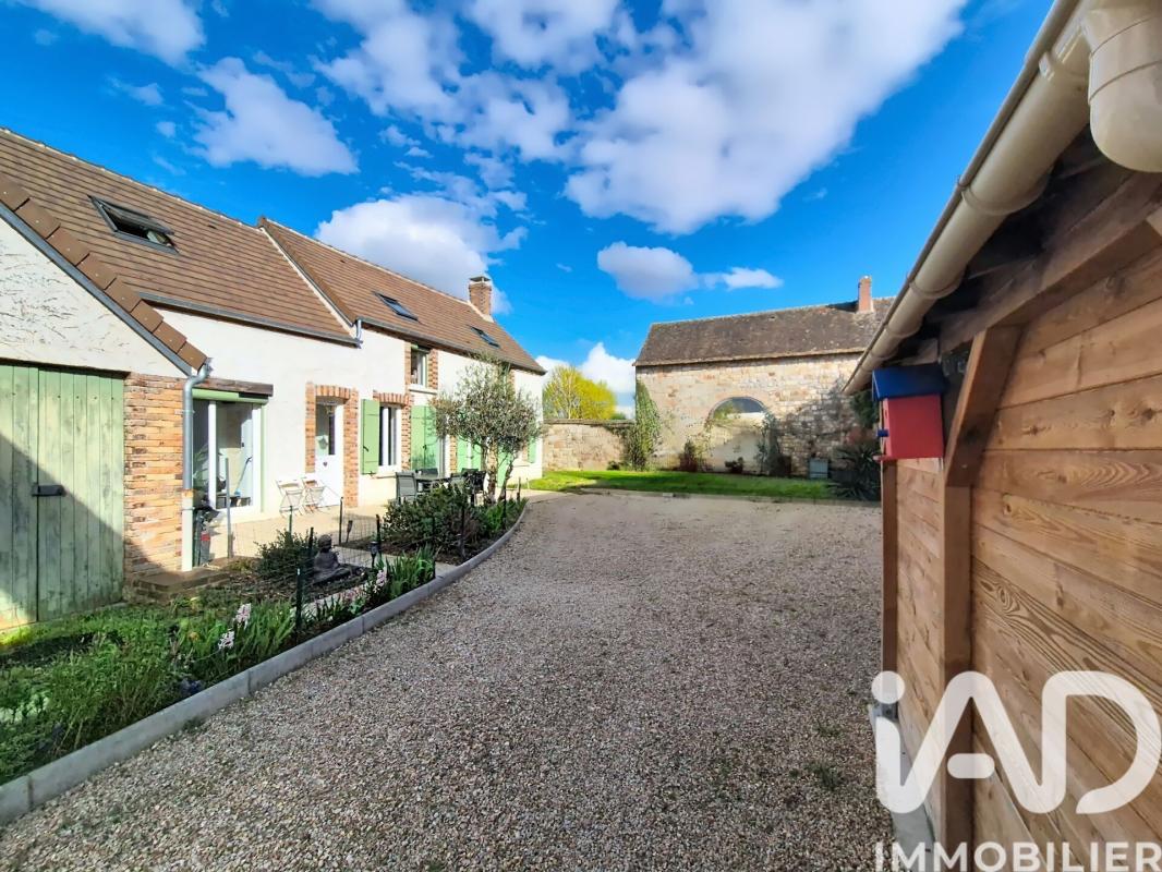 Maison 5 Pièce(s) Villeblevin