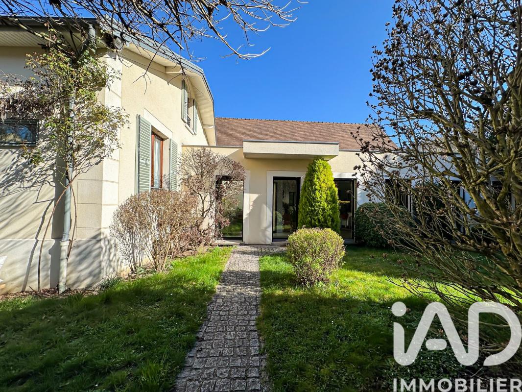 Maison 7 Pièce(s) Bougival