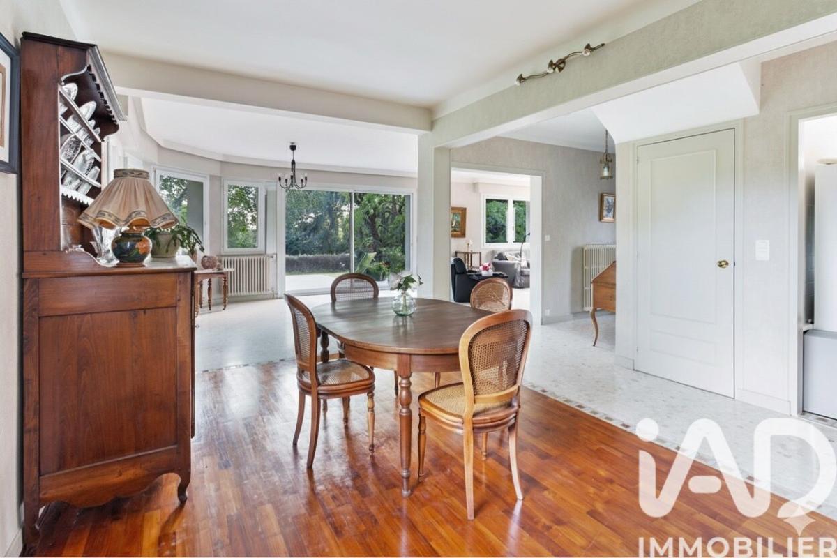 Maison 8 Pièce(s) Saint-Étienne-de-Montluc