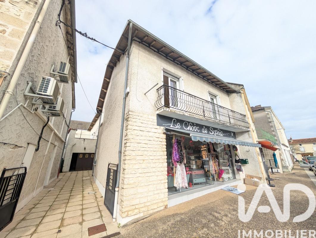 Immeuble  Lussac-les-Châteaux - Photo 18