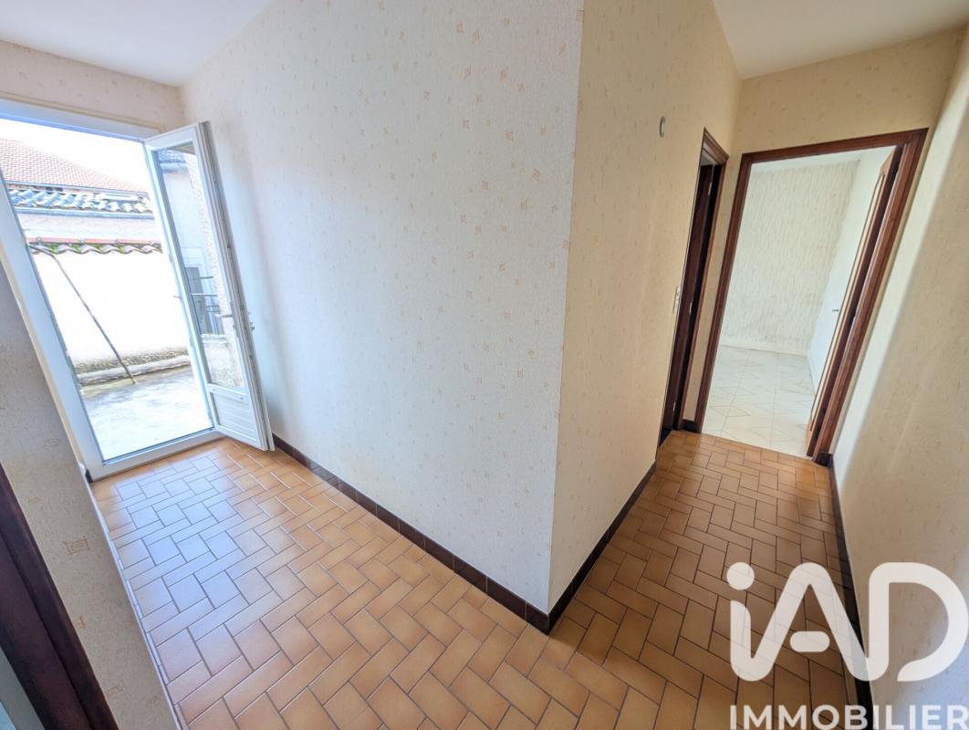 Immeuble  Lussac-les-Châteaux - Photo 21