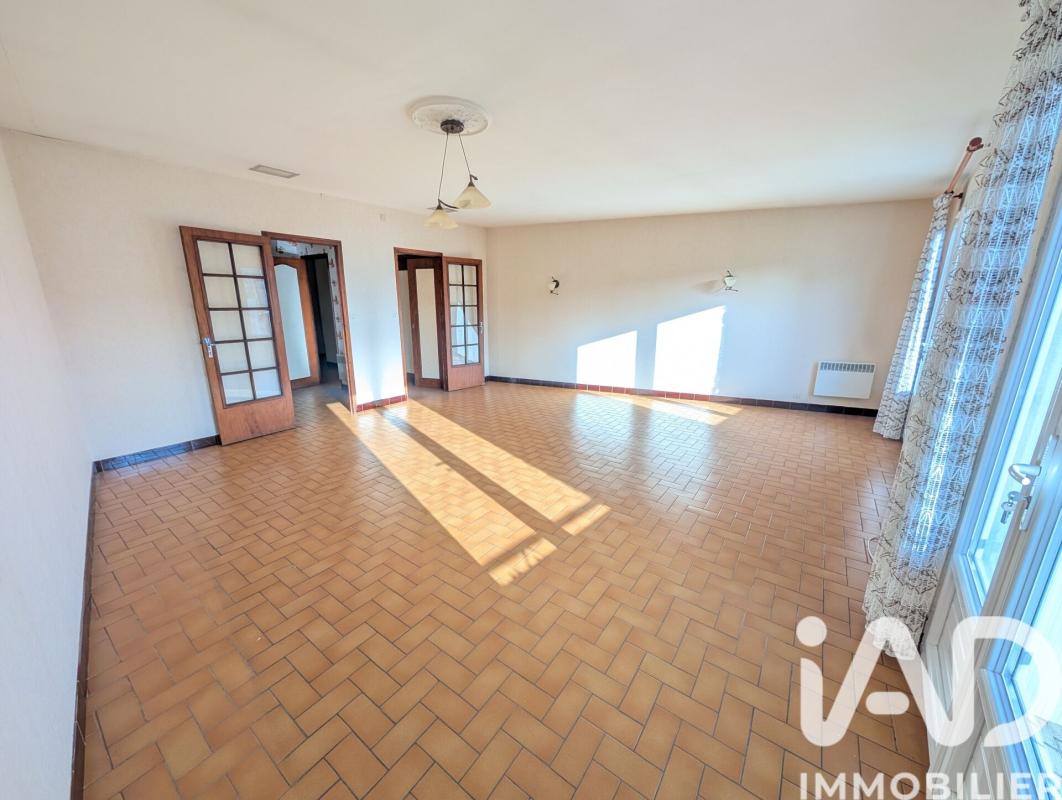 Immeuble  Lussac-les-Châteaux - Photo 25