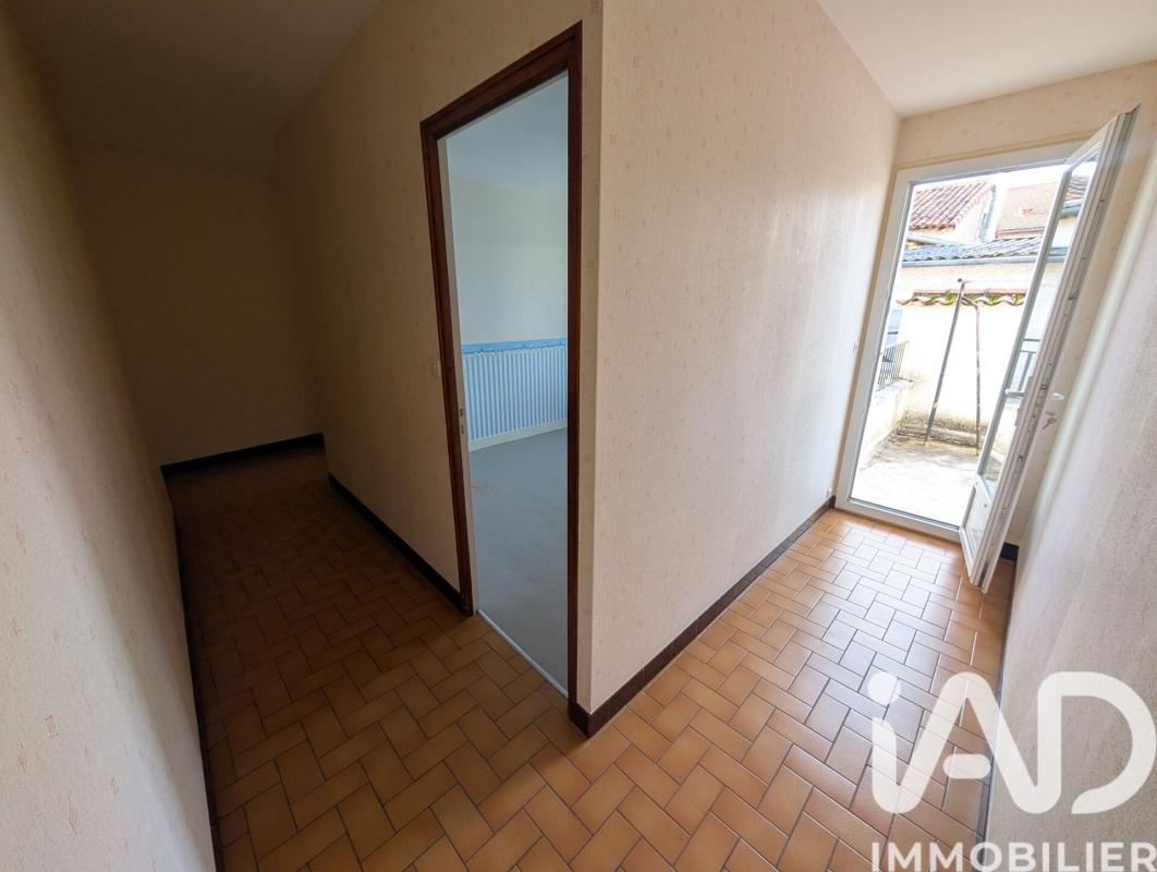 Immeuble  Lussac-les-Châteaux - Photo 27