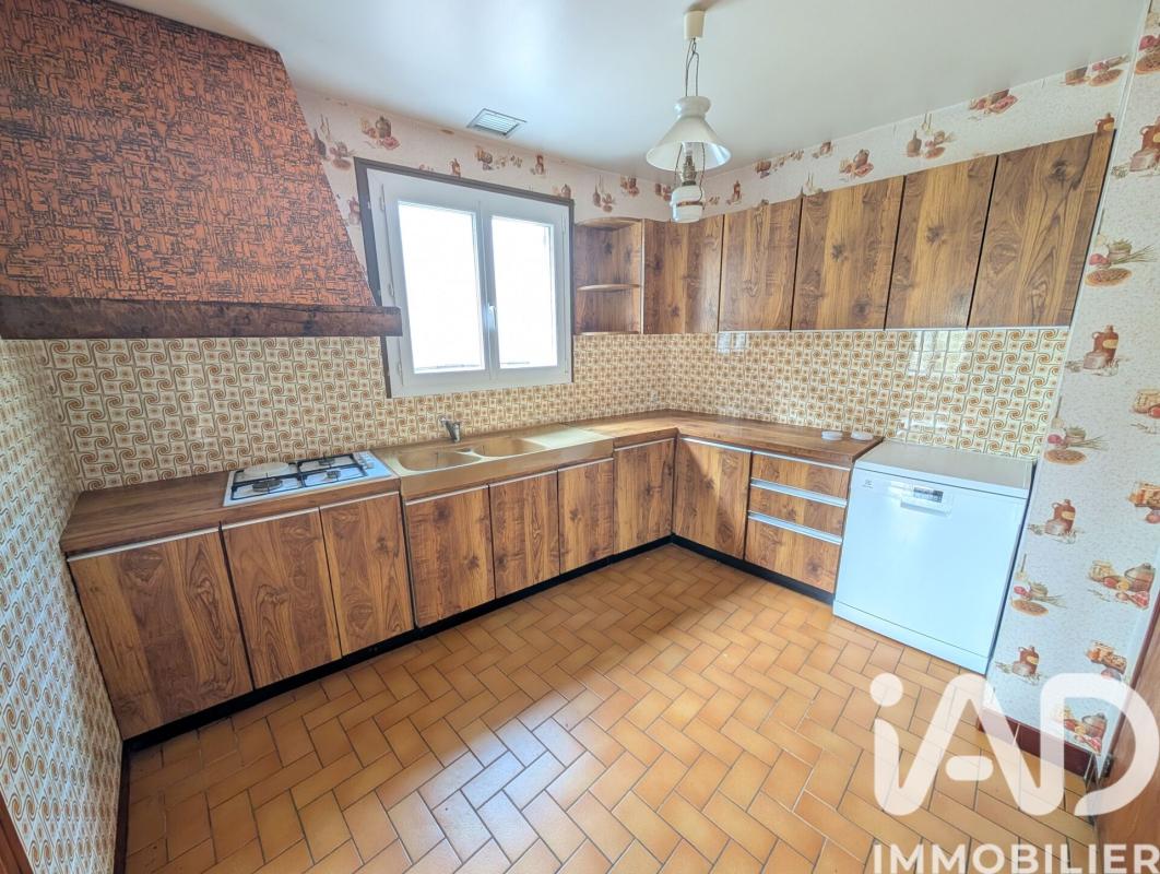 Immeuble  Lussac-les-Châteaux - Photo 5