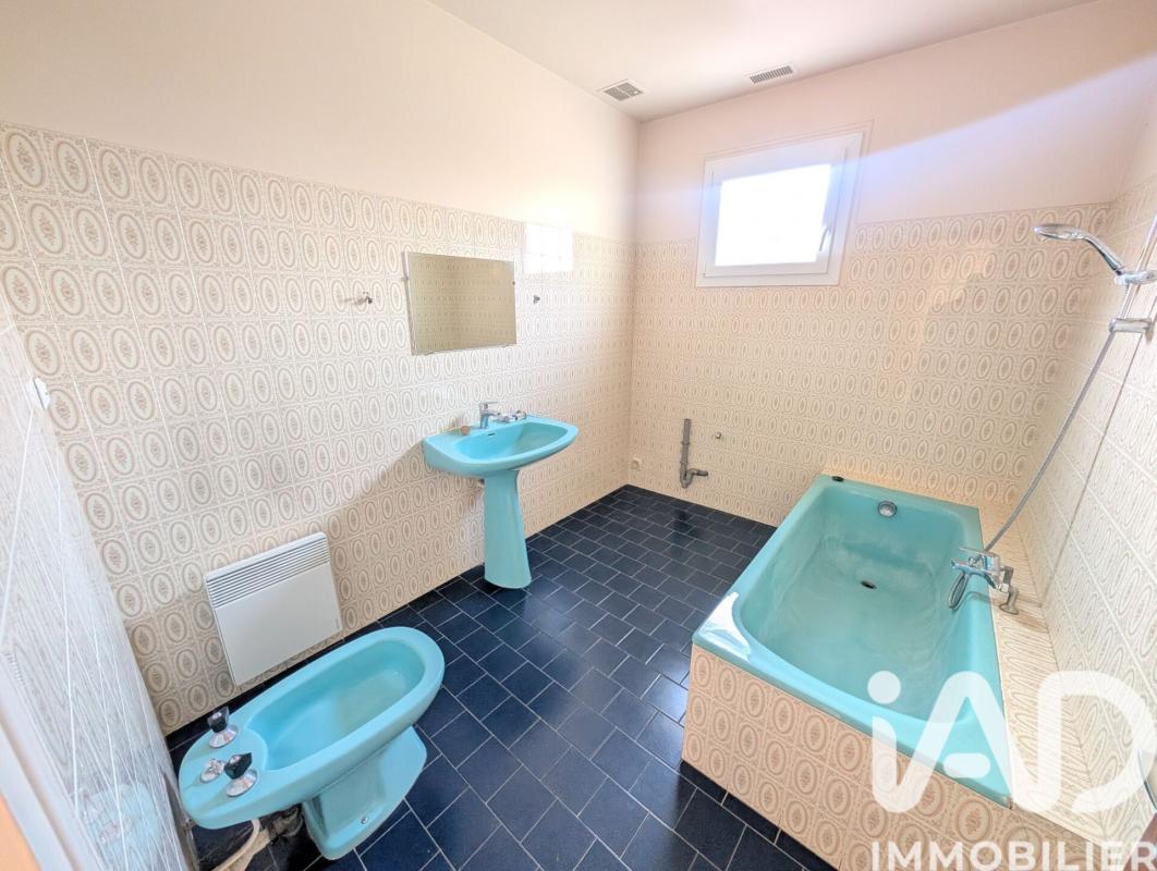 Immeuble  Lussac-les-Châteaux - Photo 8