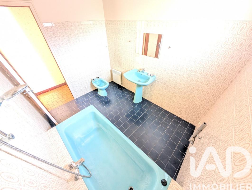 Immeuble  Lussac-les-Châteaux - Photo 9