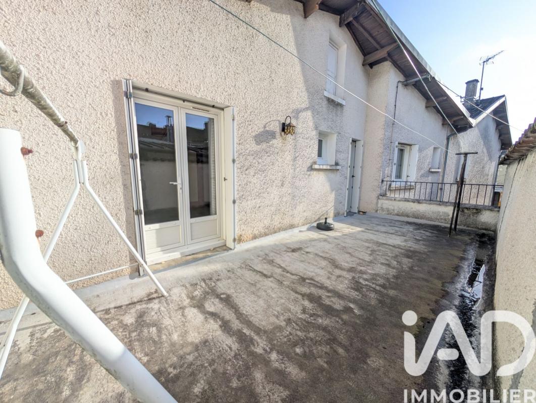 Immeuble  Lussac-les-Châteaux - Photo 14