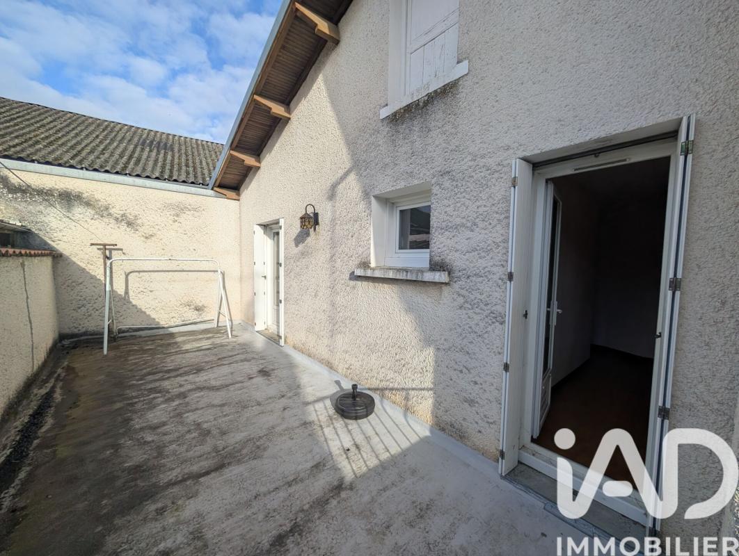Immeuble  Lussac-les-Châteaux - Photo 15