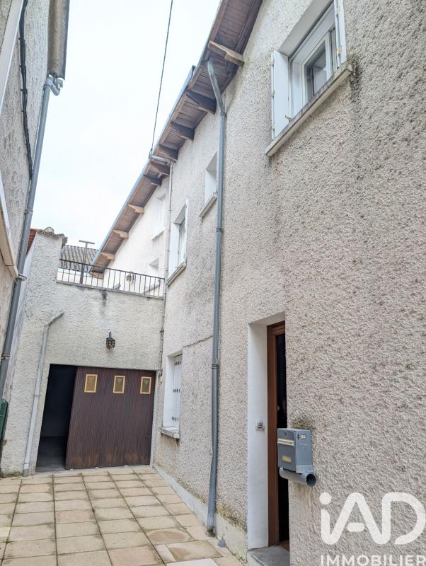 Immeuble  Lussac-les-Châteaux - Photo 2