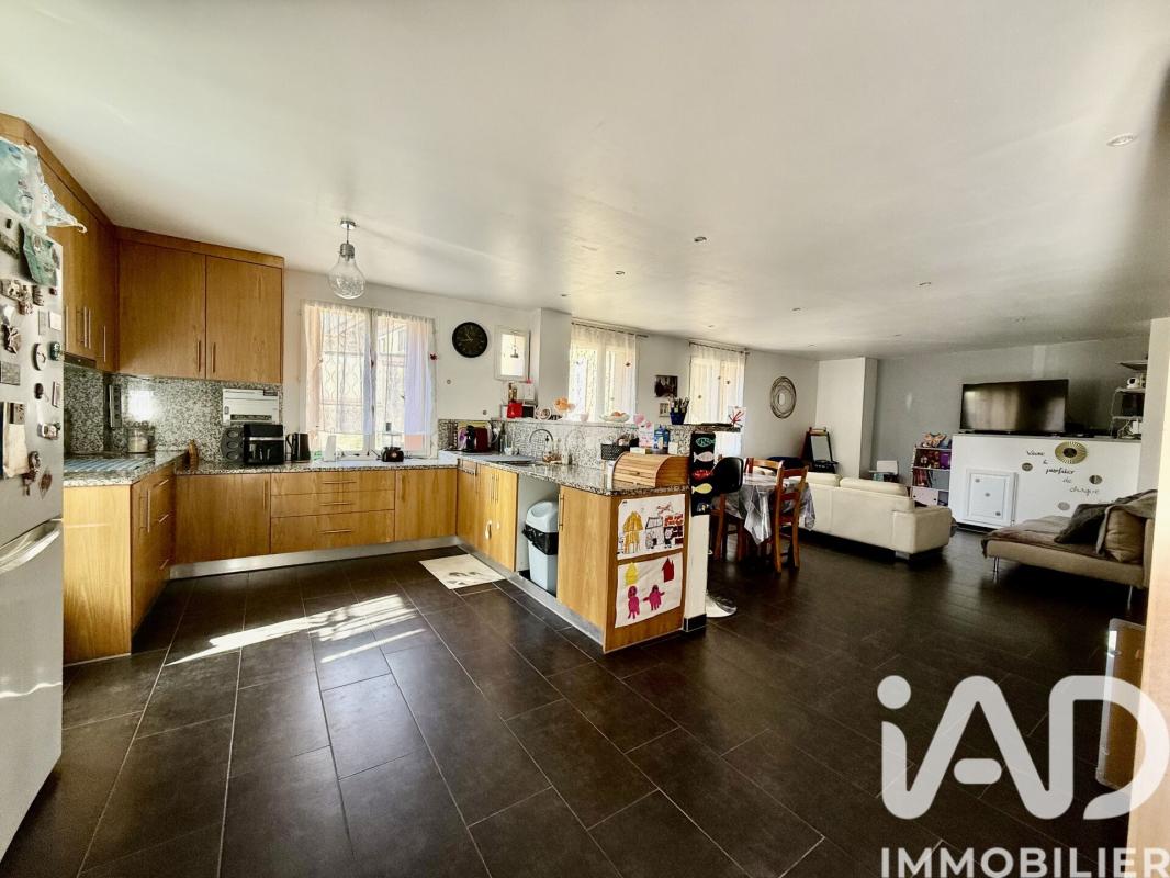 Maison 9 Pièce(s) Le Châtelet-en-Brie - Photo 4