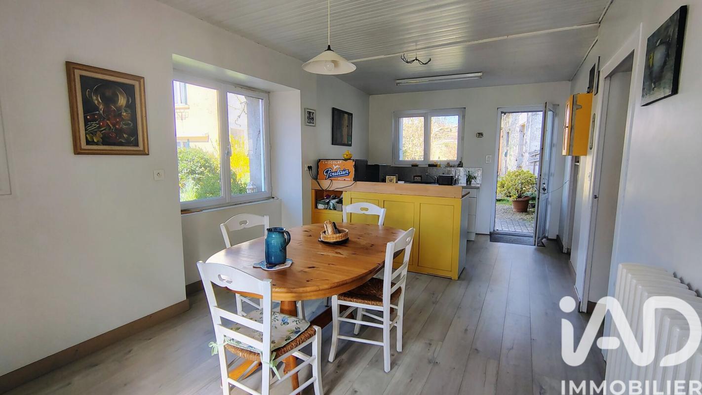 Maison de village 7 Pièce(s) Saint-Pierre-le-Vieux