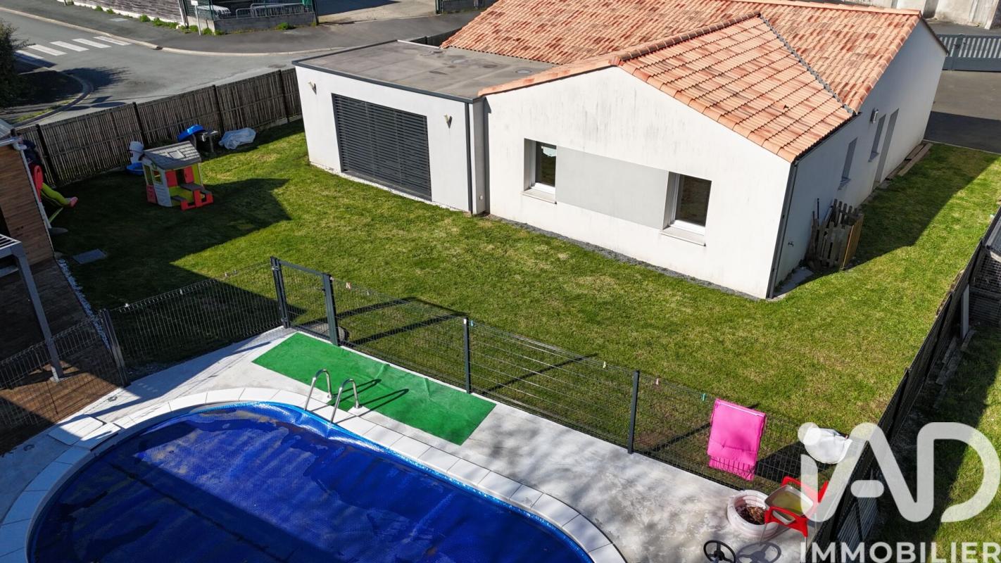 Maison traditionnelle 5 Pièce(s) Saint-Denis-la-Chevasse