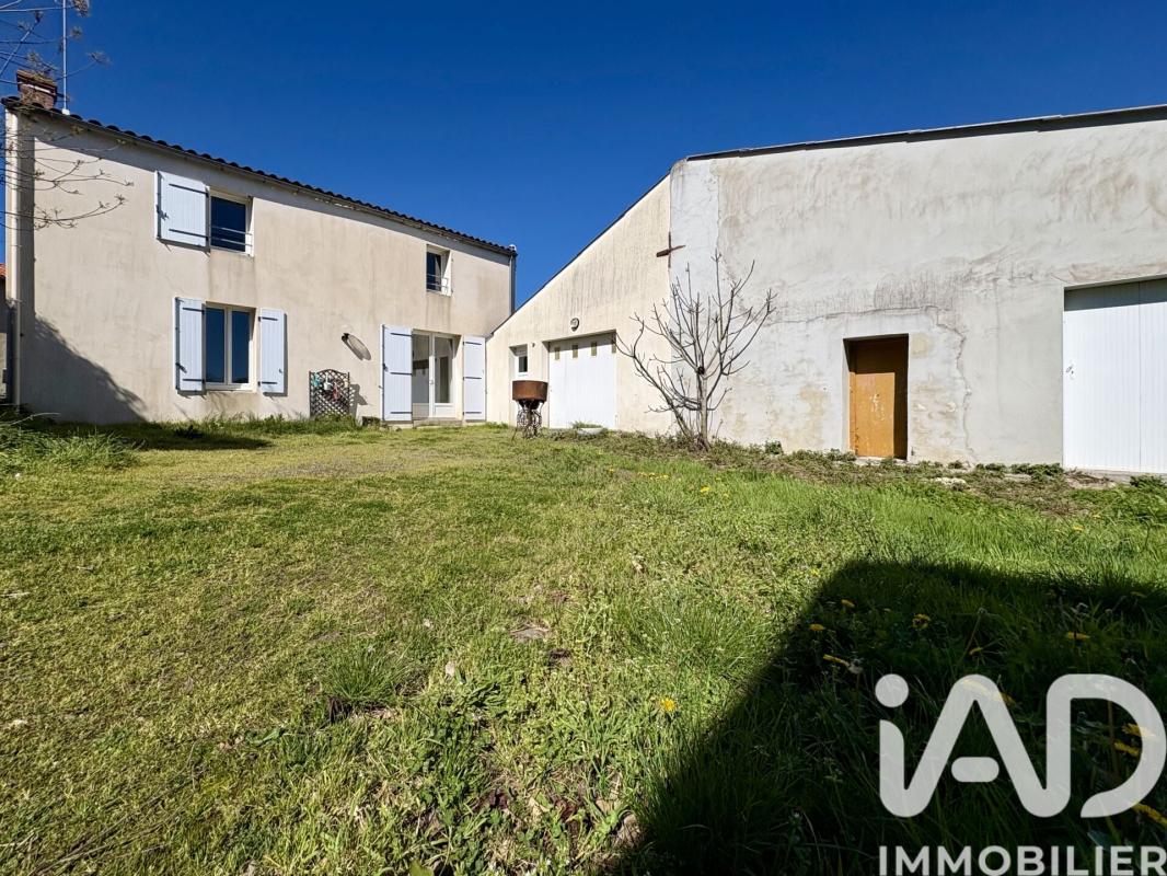 Maison 4 Pièce(s) Saint-Hilaire-le-Vouhis