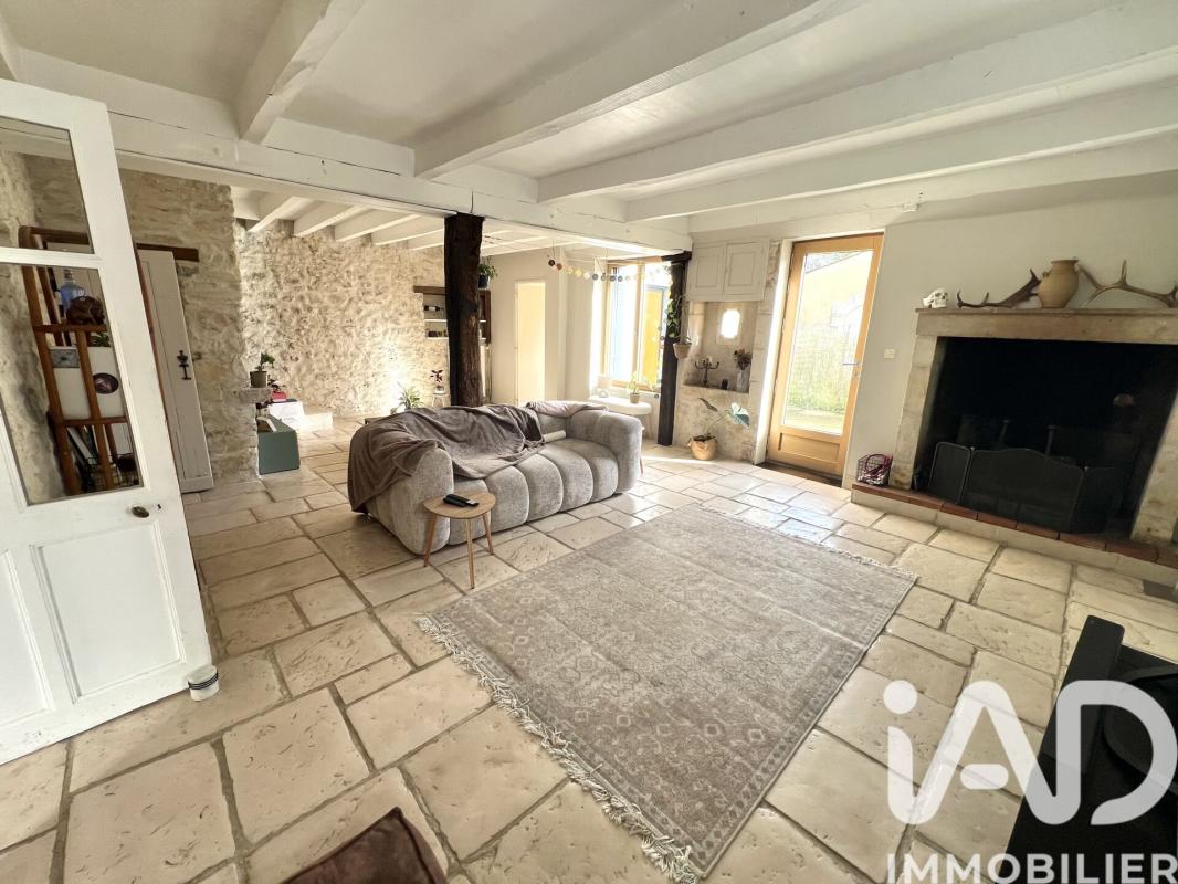Maison 7 Pièce(s) Roches-Prémarie-Andillé