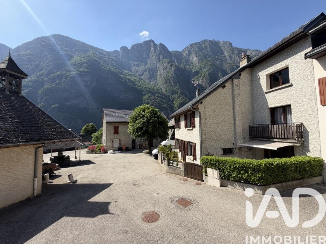 Maison 8 Pièce(s) Livet-et-Gavet